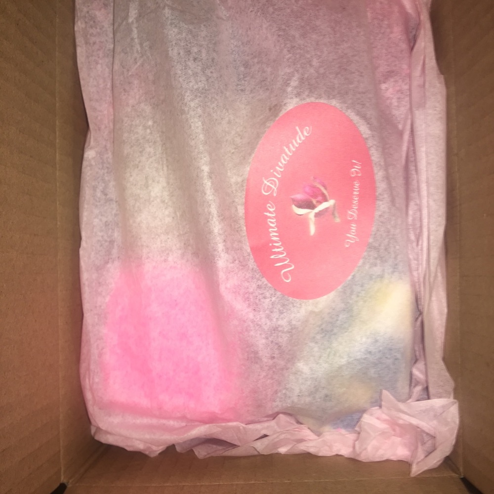 Bare Skin Box w/Loofah soap - Picture 7 of 7